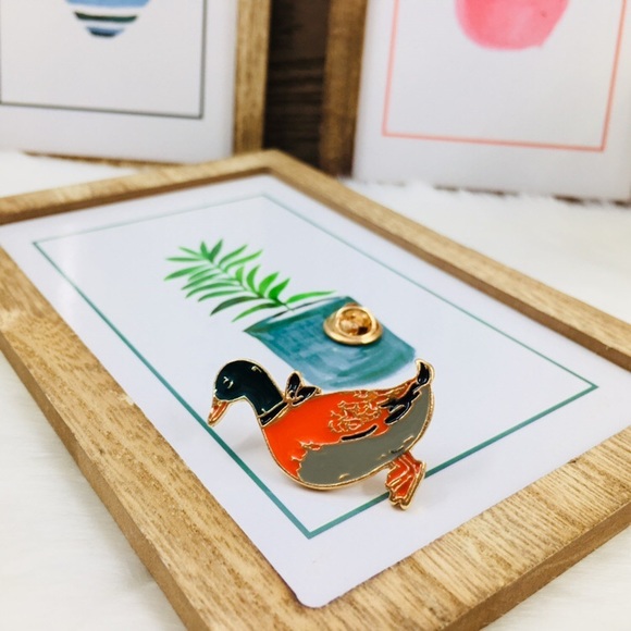 ‼️Must Bundle‼️ Beautiful Arty Duck Animal Pin - Picture 2 of 3